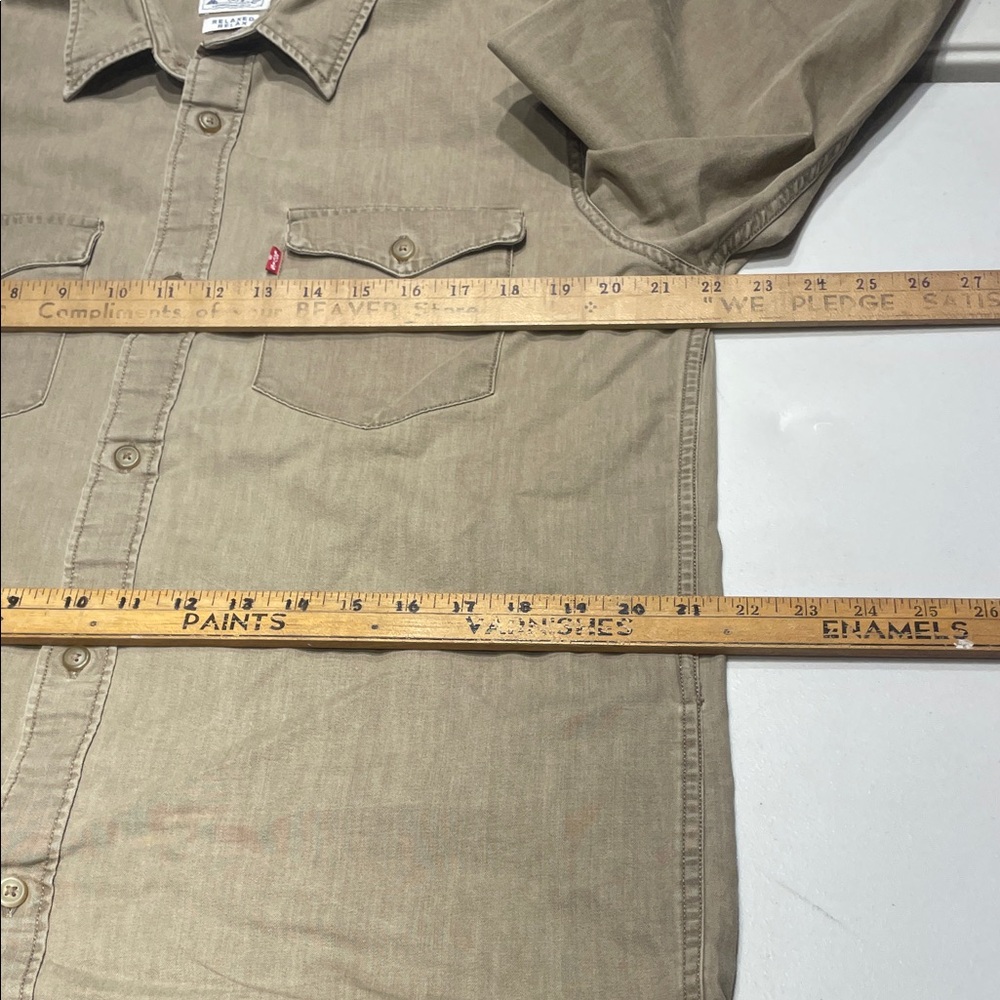 Levi's relaxed Western size medium Beige Button-Up Shirt - Picture 10 of 13